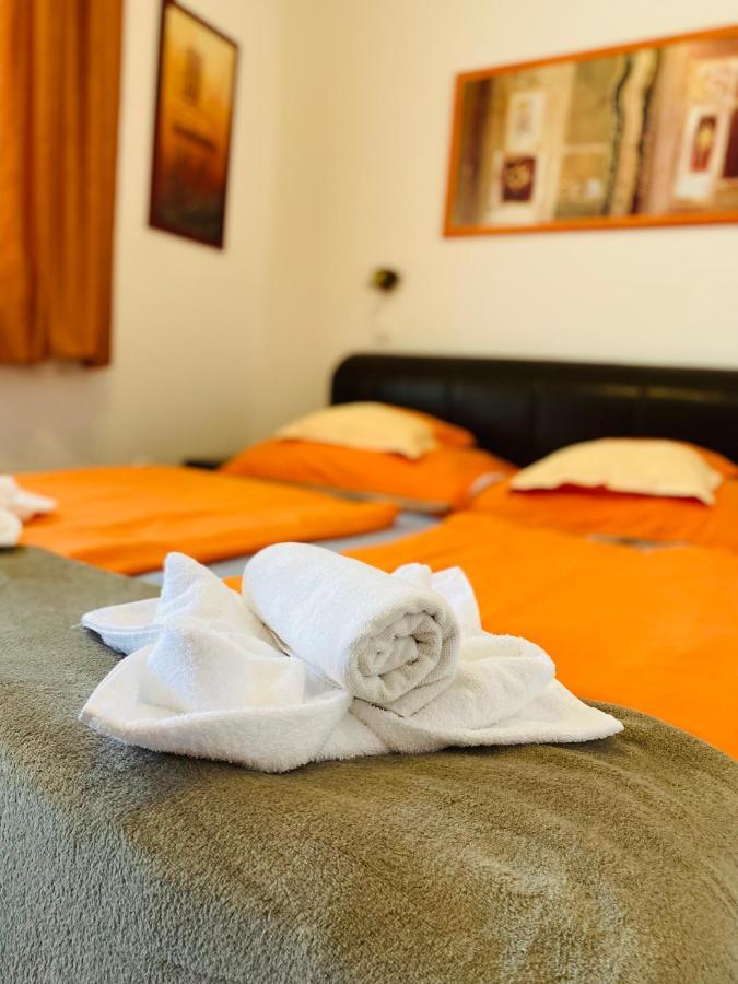 דירות Hajdúszoboszló Gabi Lux Apartman מראה חיצוני תמונה